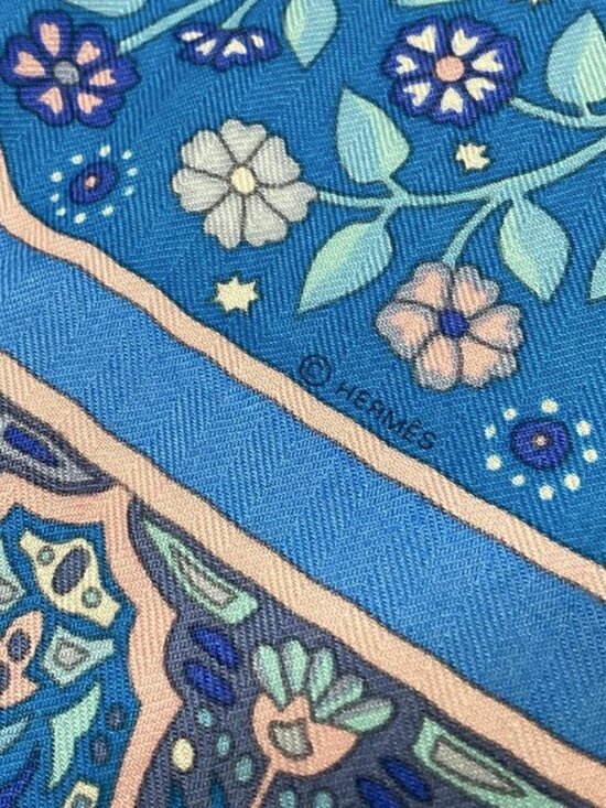 Hermes Shawl Carre 140 Geant Blue Light Multi Aux Portes du Palais Cashmere - Picture 2 of 5